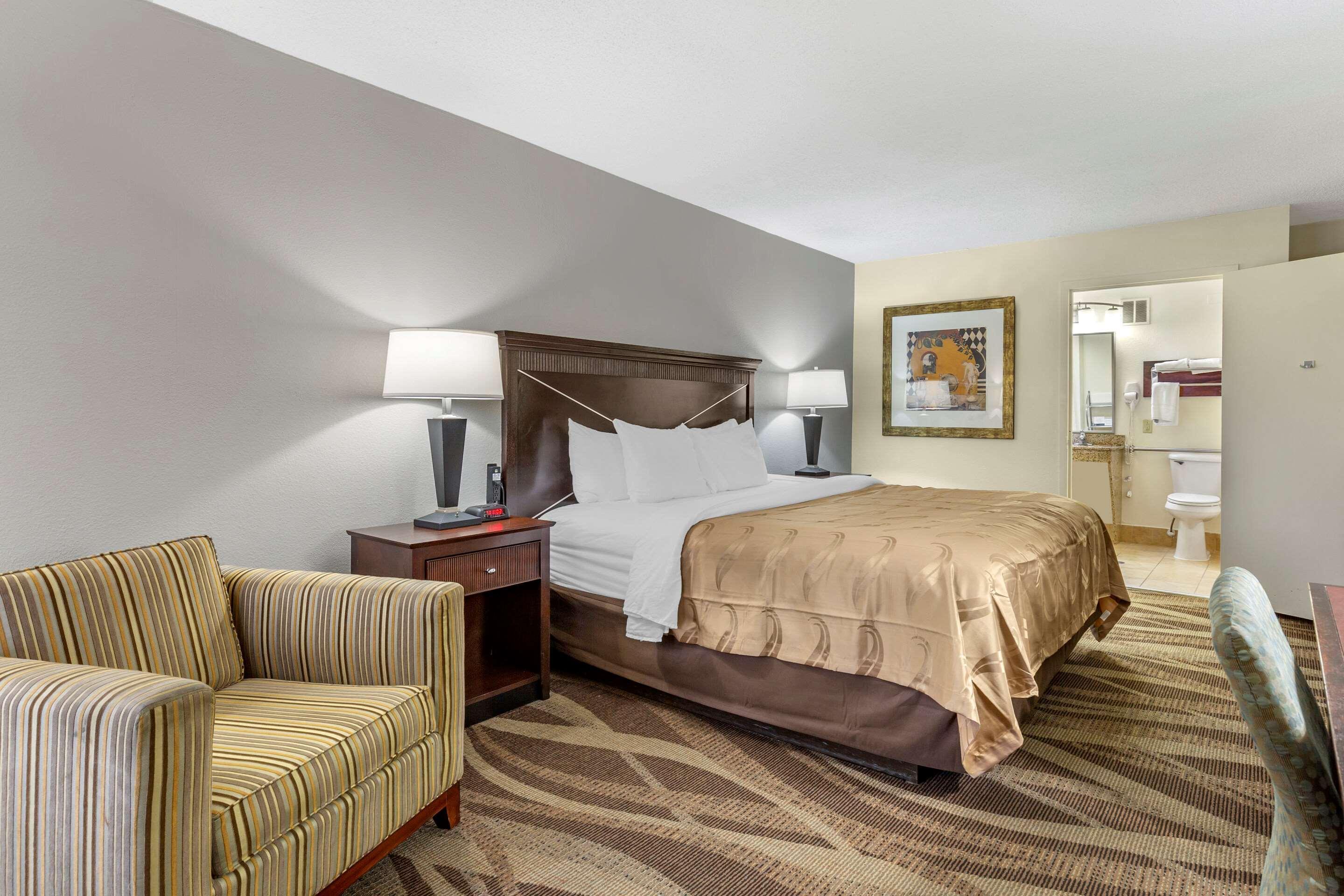 Quality Inn Windsor Mill Экстерьер фото