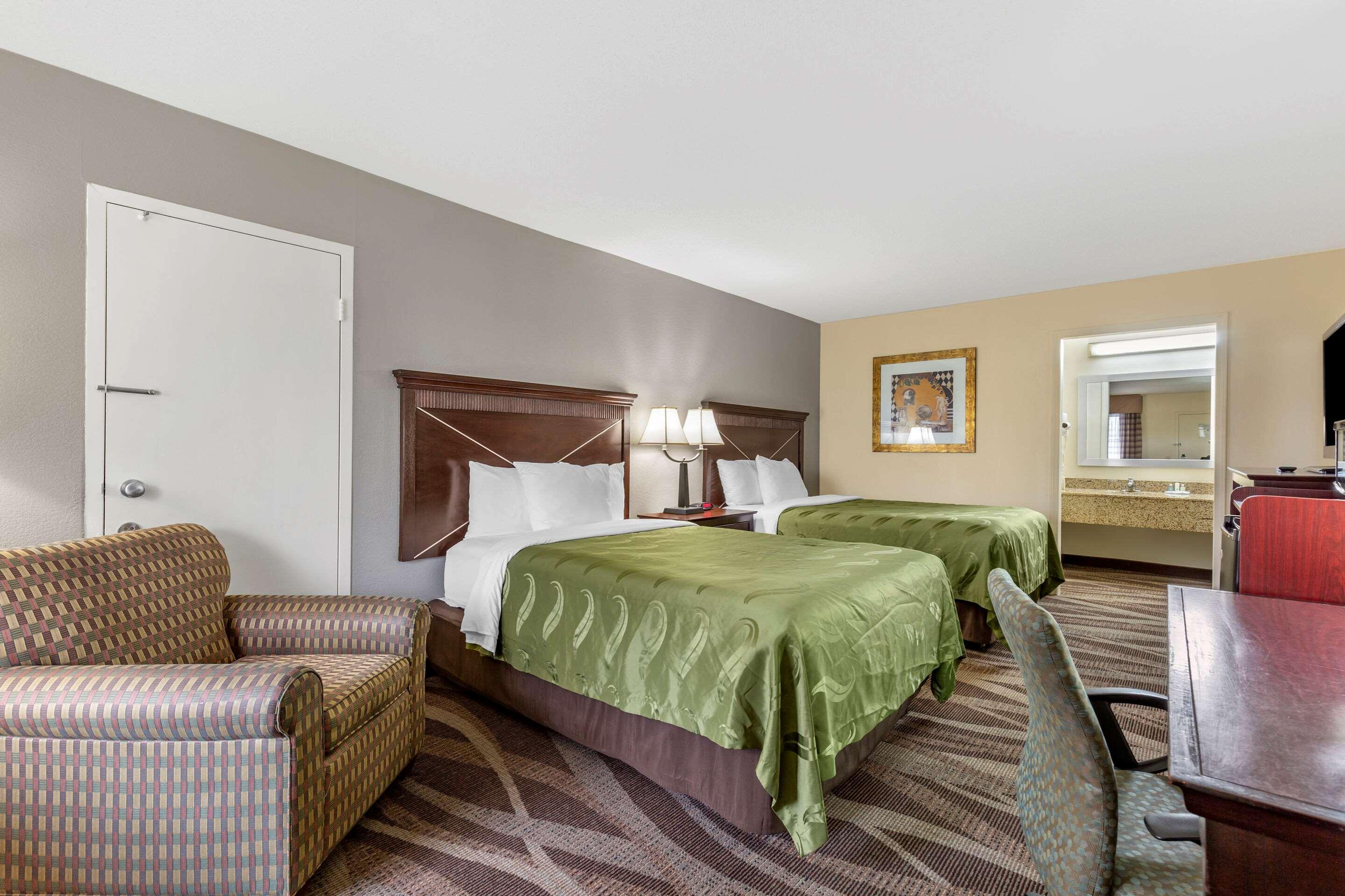 Quality Inn Windsor Mill Экстерьер фото