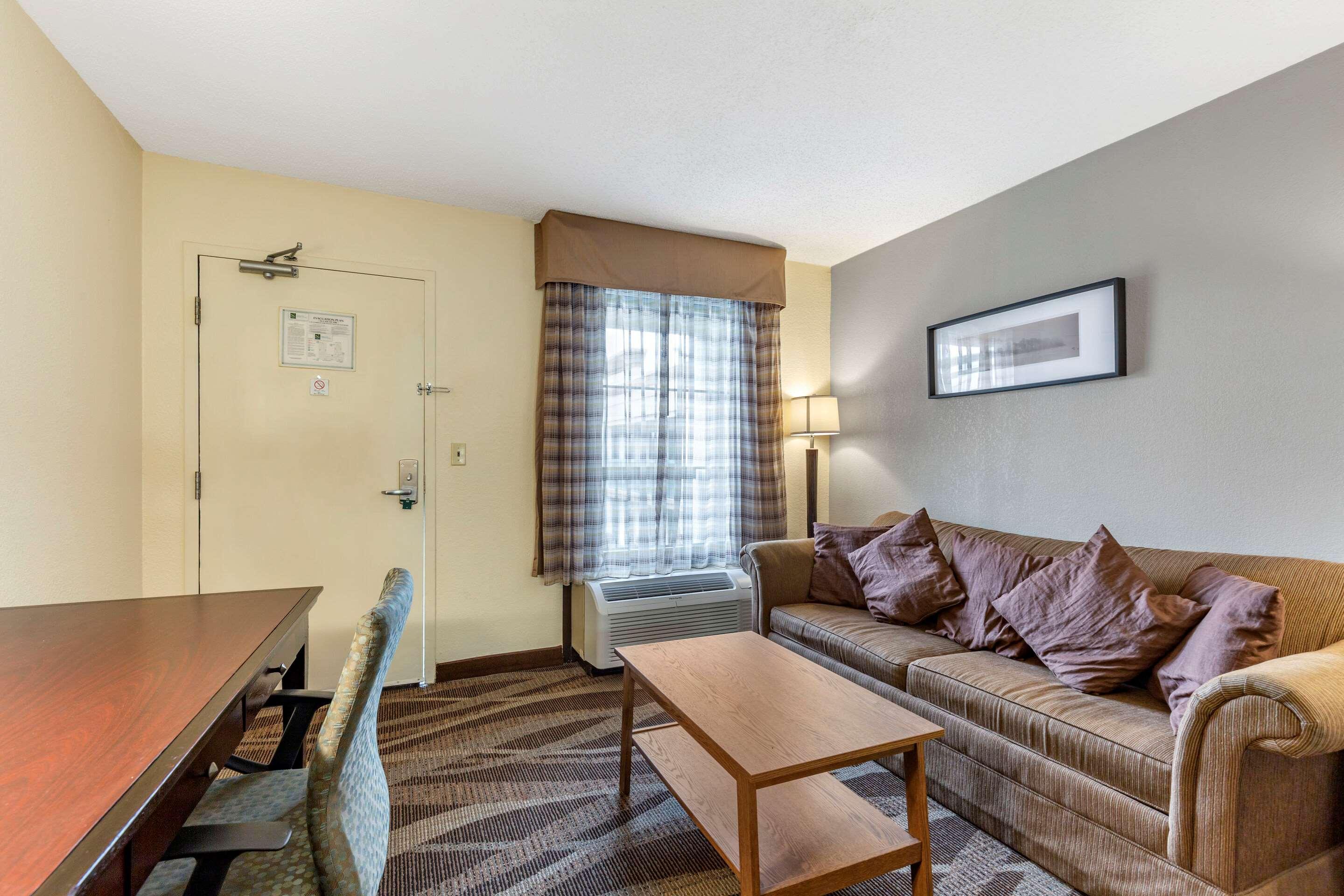 Quality Inn Windsor Mill Экстерьер фото
