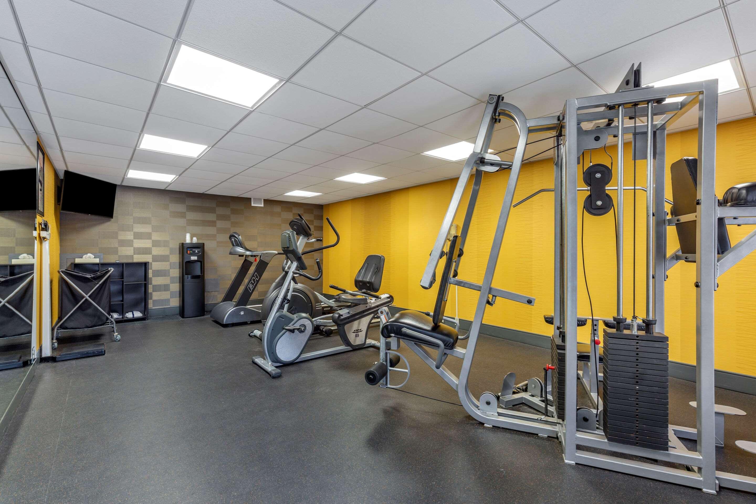 Quality Inn Windsor Mill Экстерьер фото
