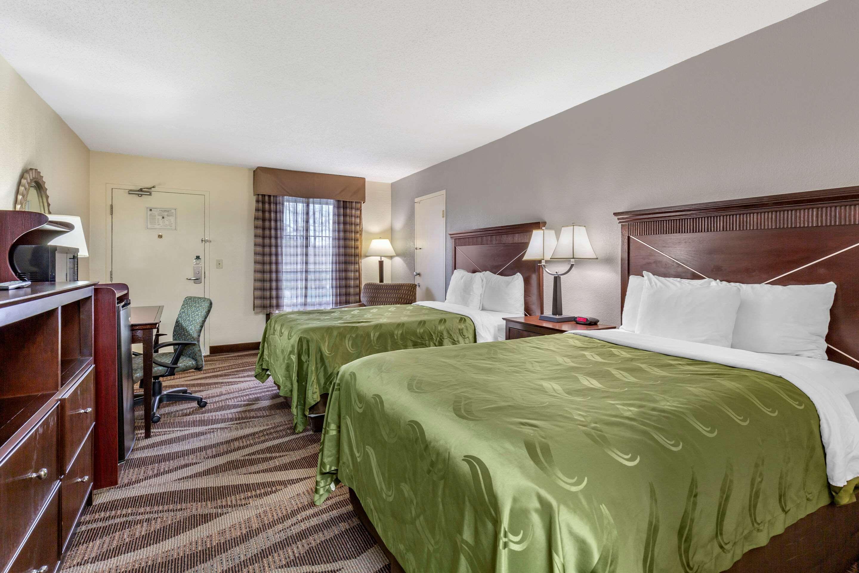 Quality Inn Windsor Mill Экстерьер фото