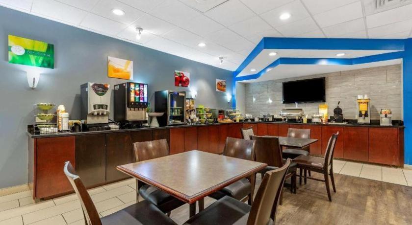 Quality Inn Windsor Mill Экстерьер фото