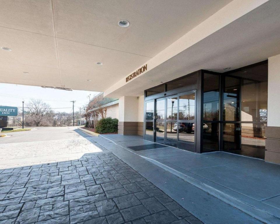 Quality Inn Windsor Mill Экстерьер фото