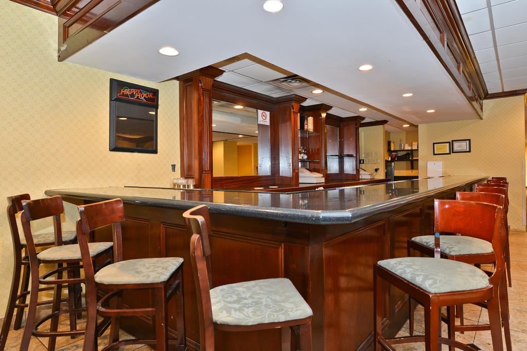 Quality Inn Windsor Mill Экстерьер фото