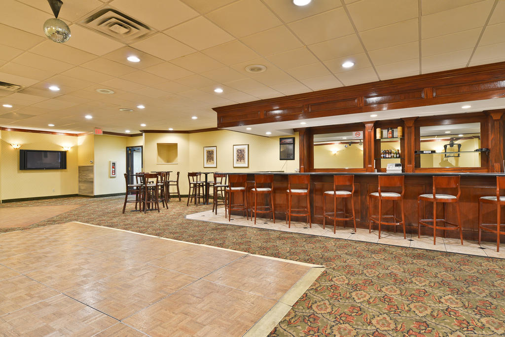 Quality Inn Windsor Mill Экстерьер фото