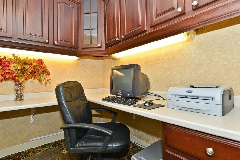 Quality Inn Windsor Mill Экстерьер фото