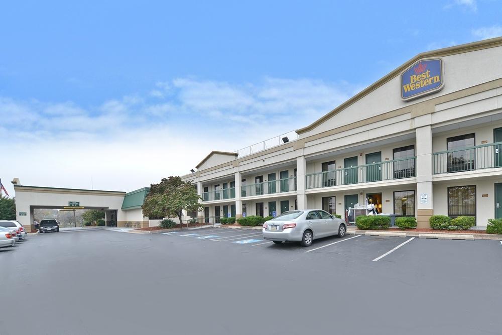 Quality Inn Windsor Mill Экстерьер фото