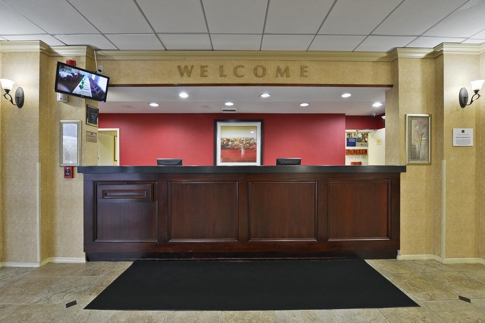 Quality Inn Windsor Mill Экстерьер фото
