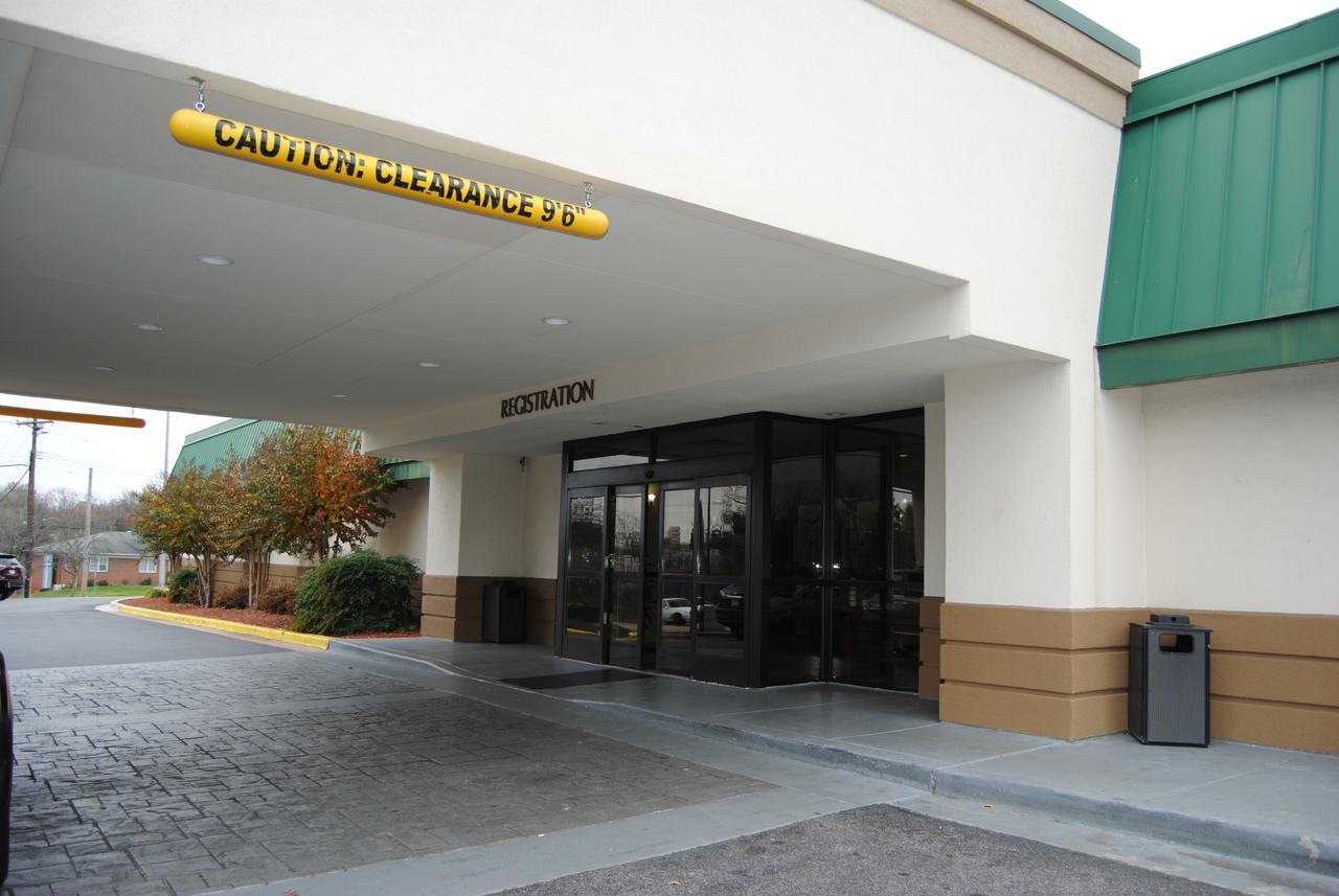 Quality Inn Windsor Mill Экстерьер фото