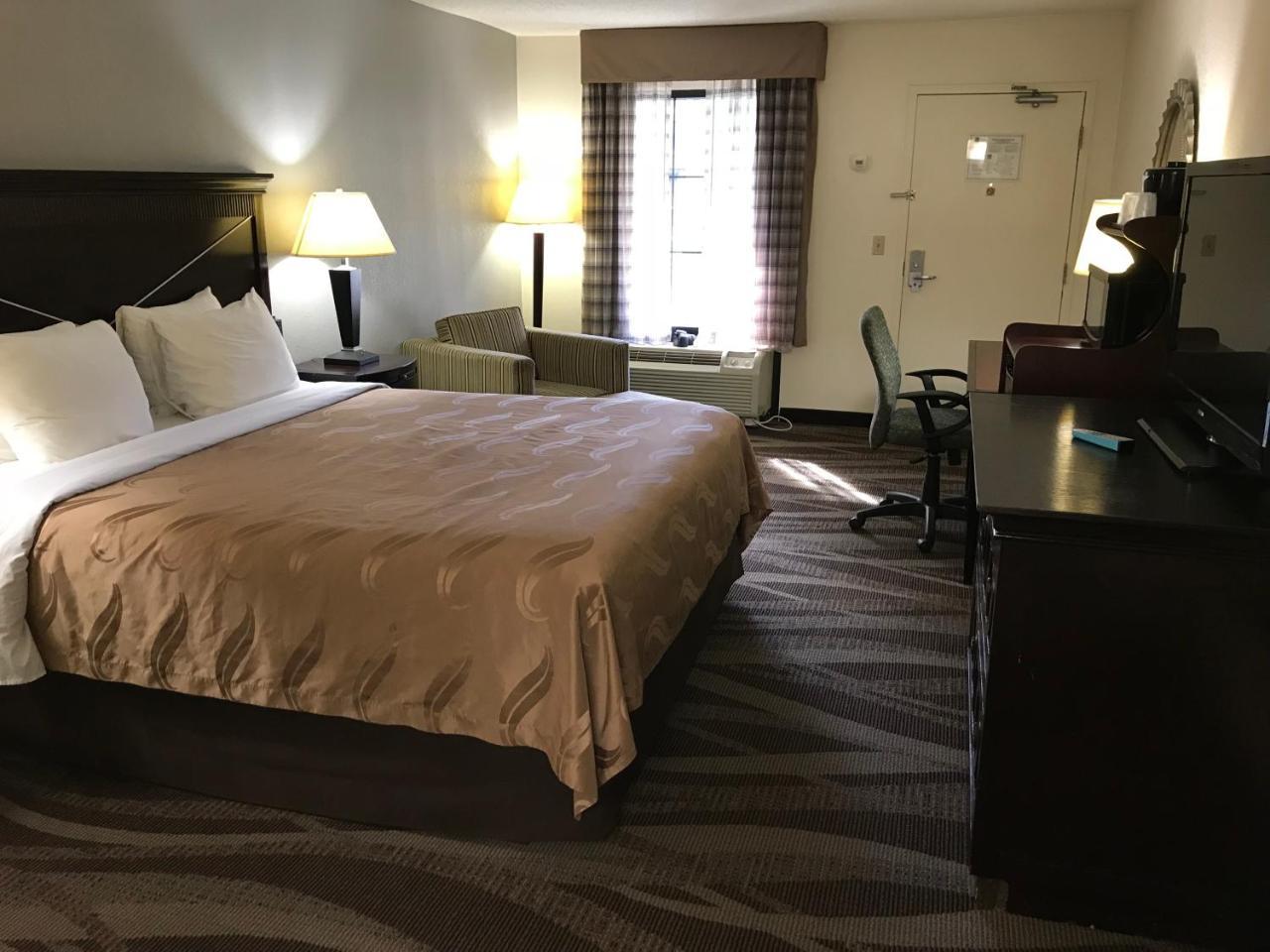 Quality Inn Windsor Mill Экстерьер фото